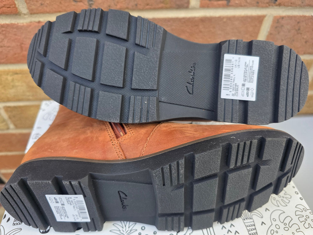 BNWT Clarks Kids' Heath Trail Leather Chelsea Boots- size UK 11.5G