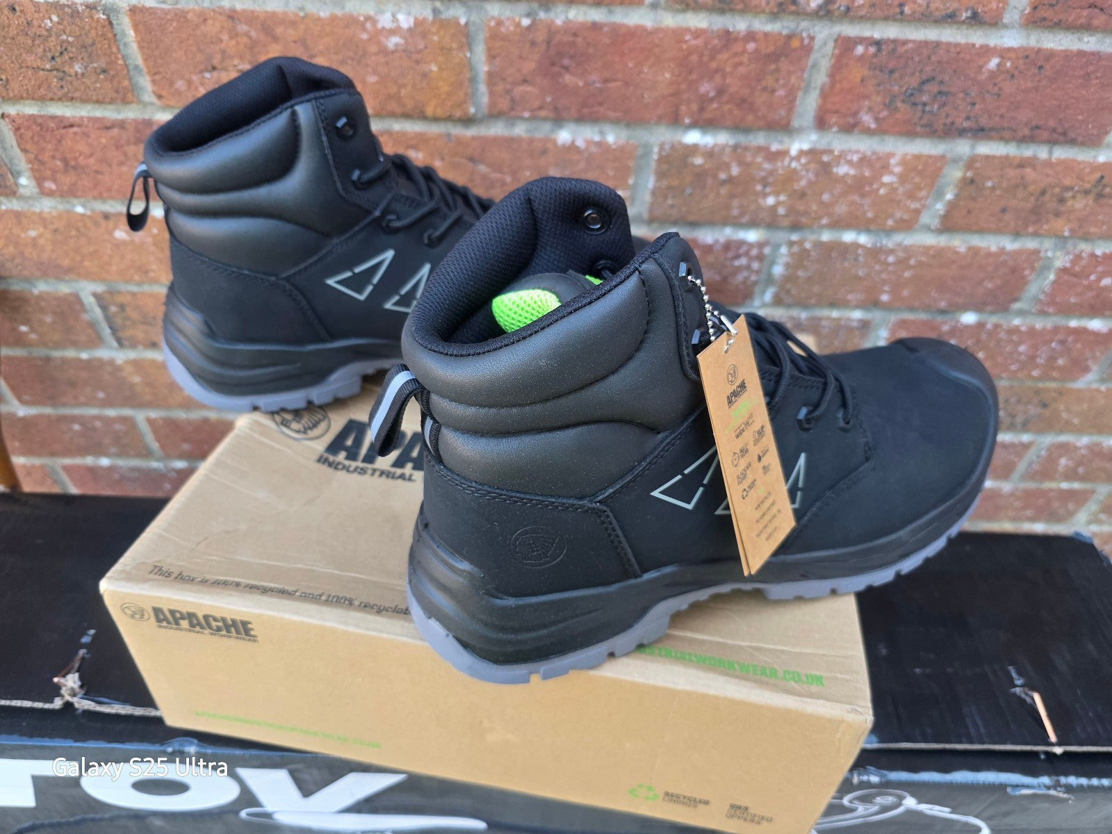 Apache Mens Armstrong Safety Boot 100% Non Metallic - Sizes 9 or 10