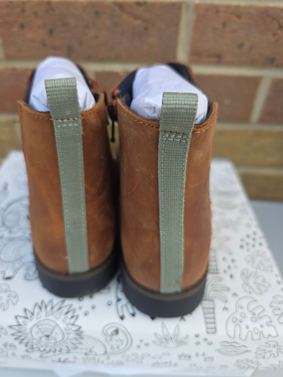 BNWT Clarks Kids' Heath Trail Leather Chelsea Boots- size UK 11.5G