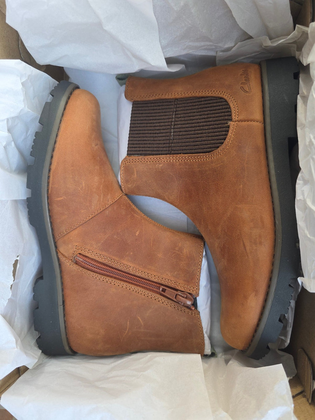 BNWT Clarks Kids' Heath Trail Leather Chelsea Boots- size UK 11.5G