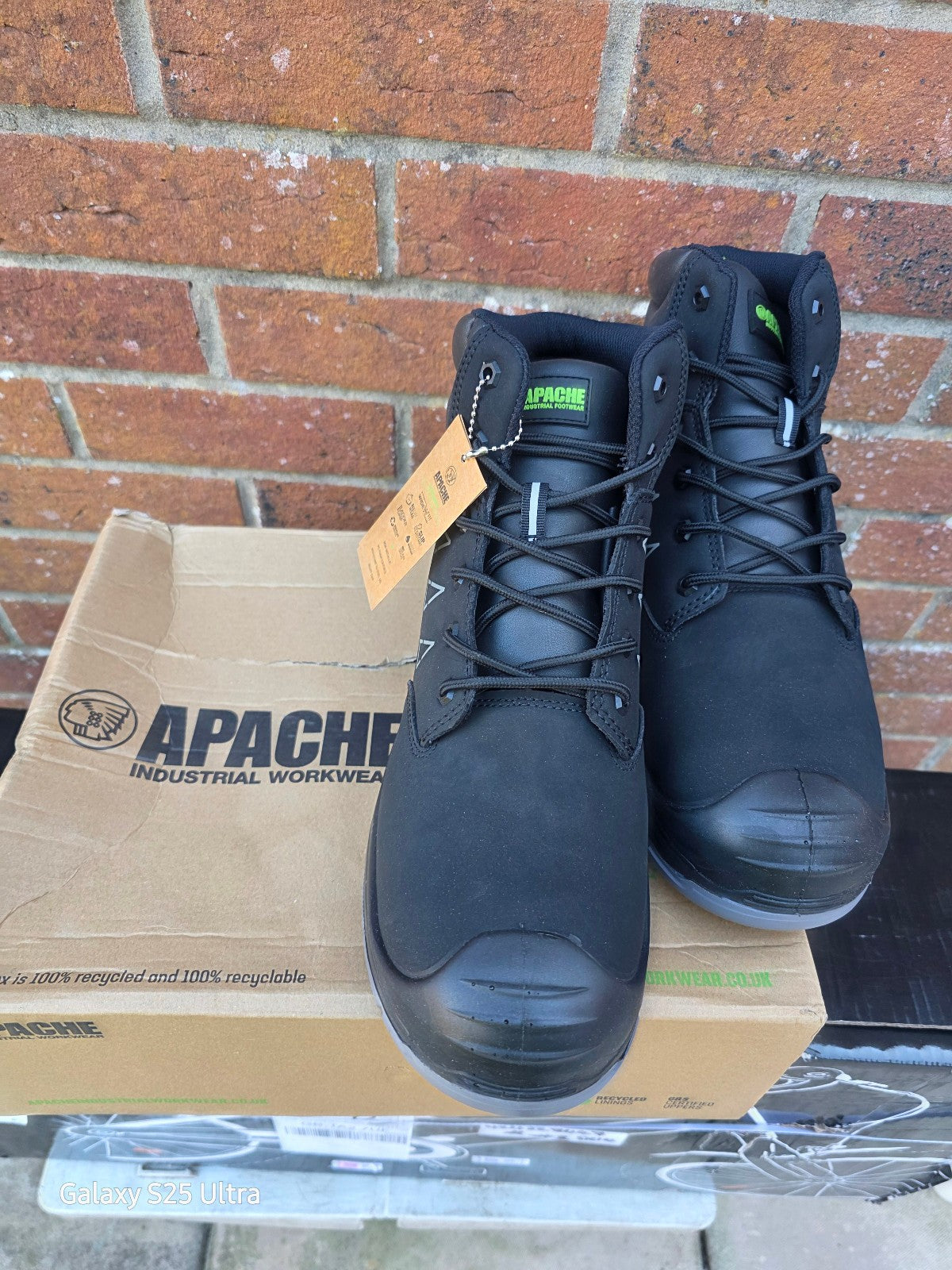 Apache Mens Armstrong Safety Boot 100% Non Metallic - Sizes 9 or 10