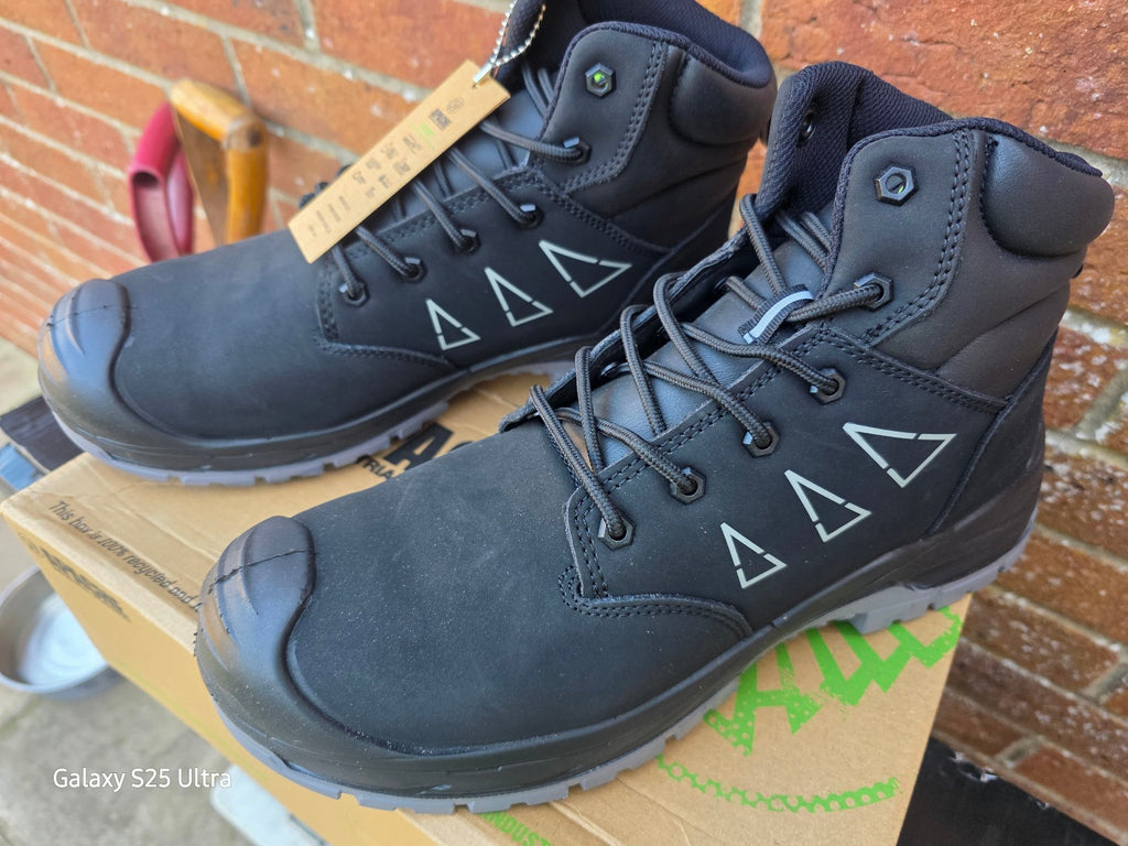 Apache Mens Armstrong Safety Boot 100% Non Metallic - Sizes 9 or 10