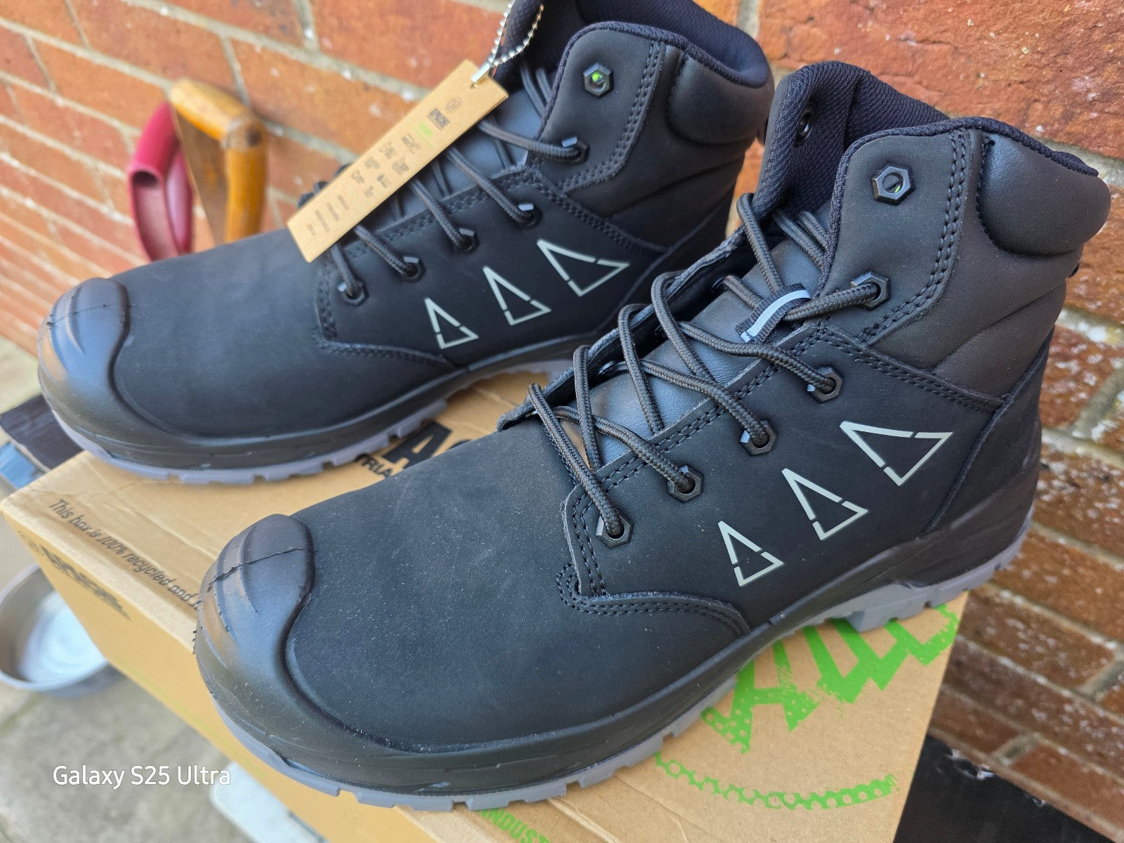 Apache Mens Armstrong Safety Boot 100% Non Metallic - Sizes 9 or 10
